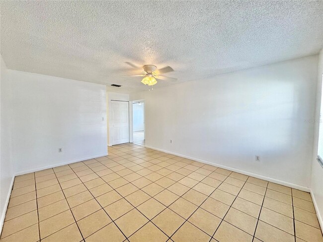 Foto del edificio - 2575 Elm Ave