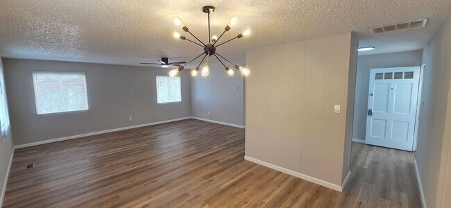 Foto del edificio - Spacious 3-Bedroom Single-Family Home in Willingboro – Prime Location!