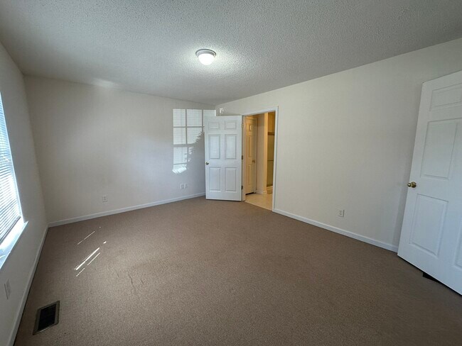 L CAMA PRINCIPAL - Loving Hill Apartments