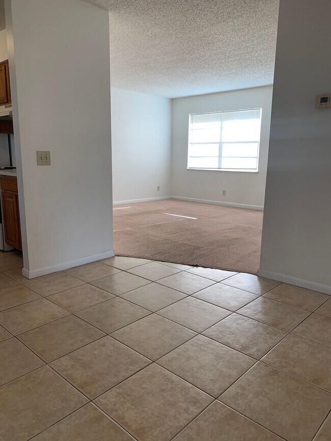 Building Photo - RENTAL HOME  IN THE FLORESTA AREA 2 BEDROOM 2 BATH SINGLE CAR GARAGE