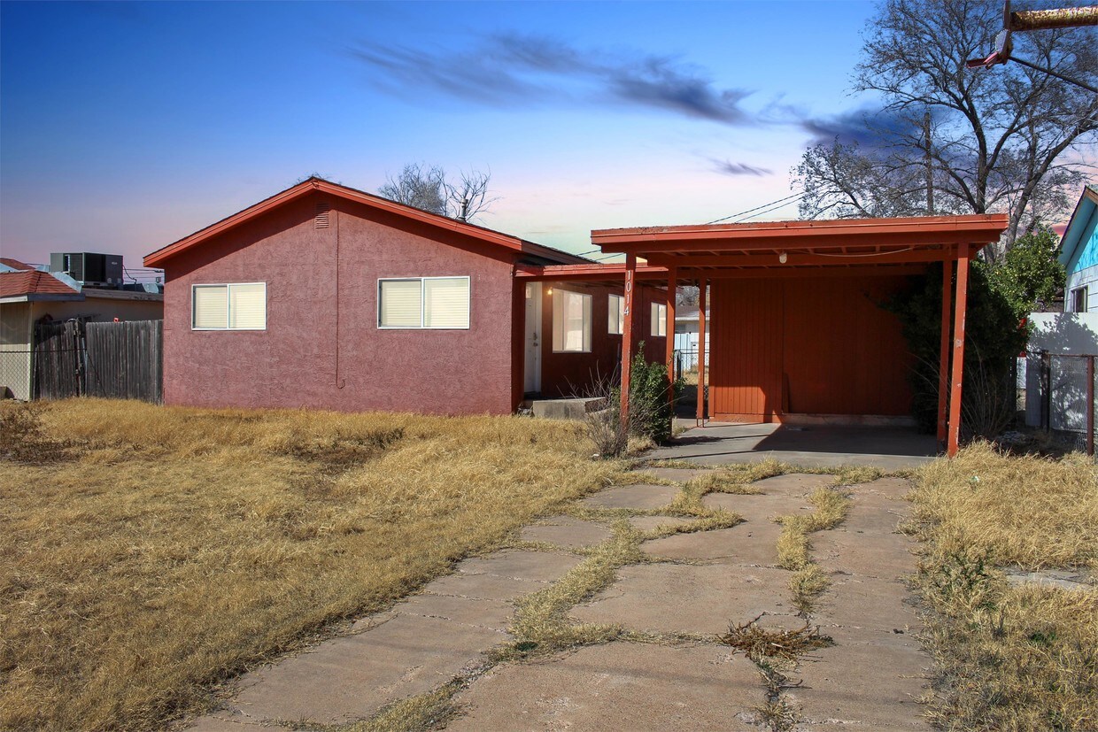 1014 W Gore Ave, Lovington, NM 88260 House Rental in Lovington, NM