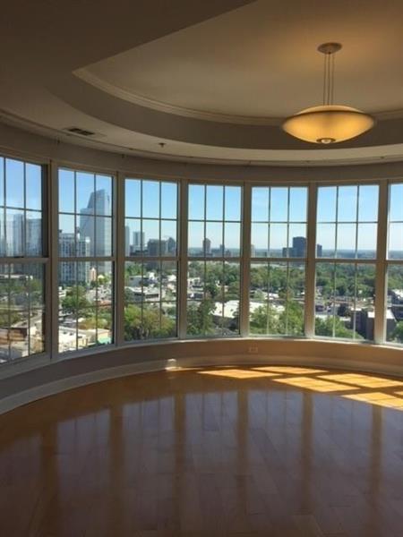 Foto del edificio - 325 East Paces Ferry Rd NE