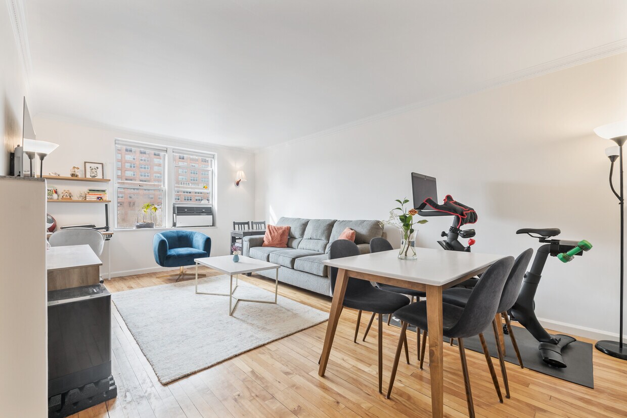 Foto principal - 305 W 18th St