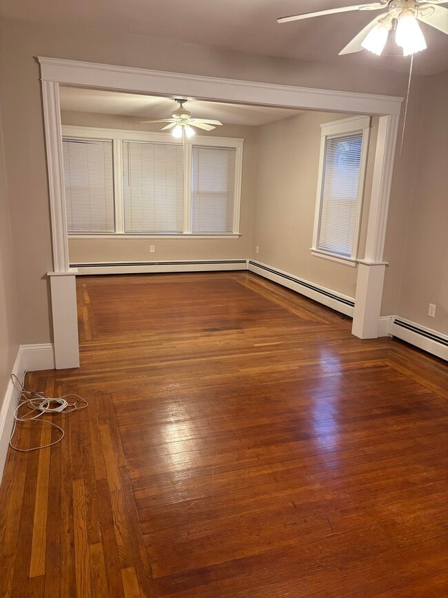 Living room - 717 Academy Ave