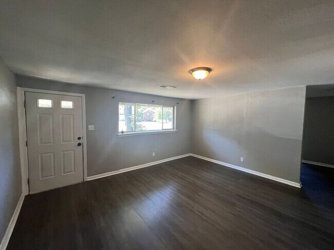 Building Photo - 513 Witts Dr
