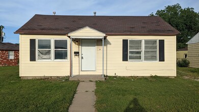 Building Photo - 1632 S Glenn Ave