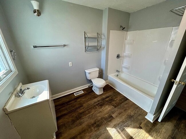 Building Photo - 2051 Dollarhide Rd