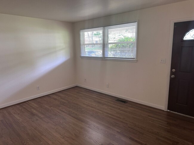 Building Photo - Country Club 3 Bedroom House