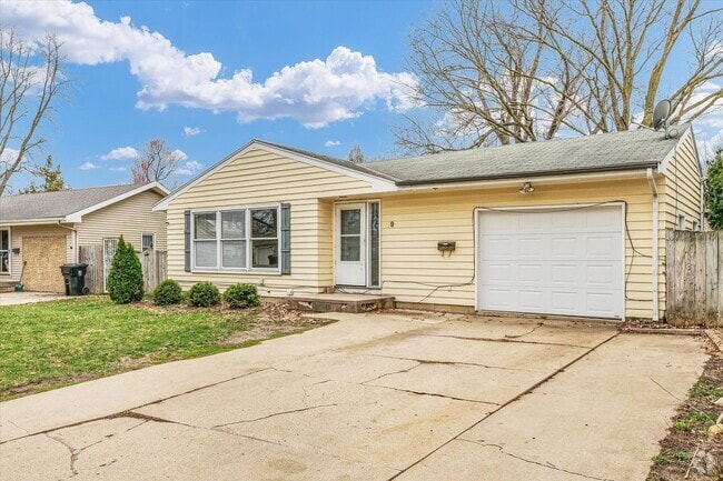 Building Photo - 19 Delaine Dr