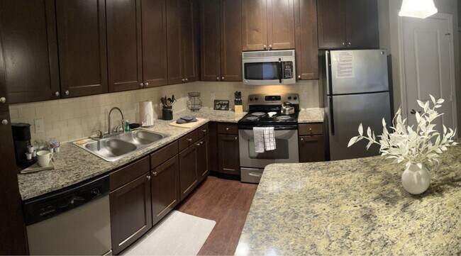 Foto del edificio - 460 Seven Farms Drive