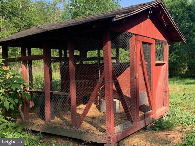 Building Photo - 6 Covered Bridge Rd