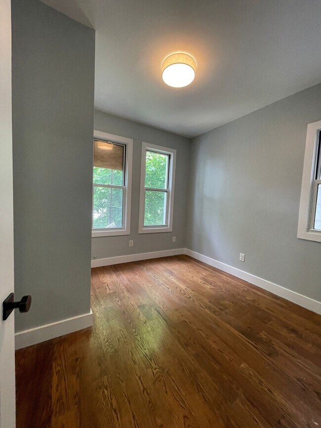 112 Duncan Ave 2R - 115 Duncan Ave
