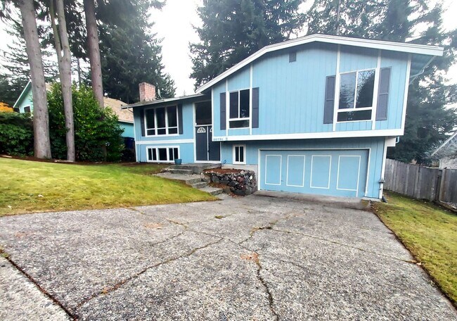 Foto del edificio - HUGE 5 Bedroom Home - Federal Way