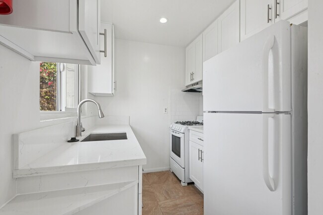 kitchen - 2515 Wabash Ave