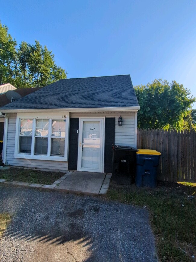 Building Photo - 162 Spruance Rd