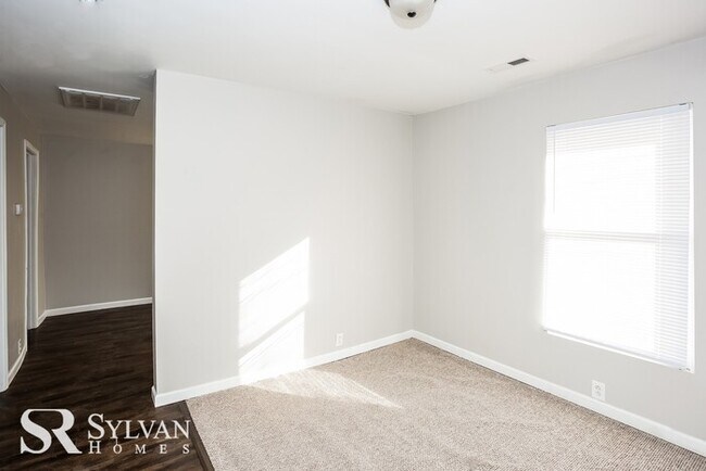 Building Photo - This cute home is waiting for you!
