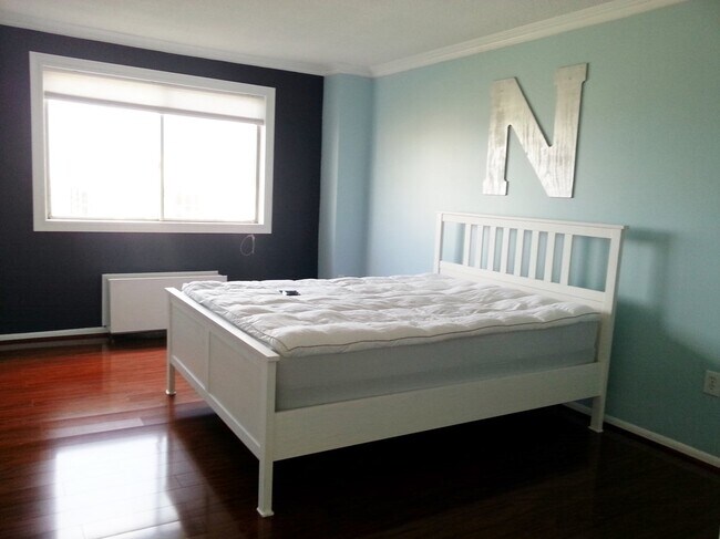 Bedroom - 2059 Huntington Ave