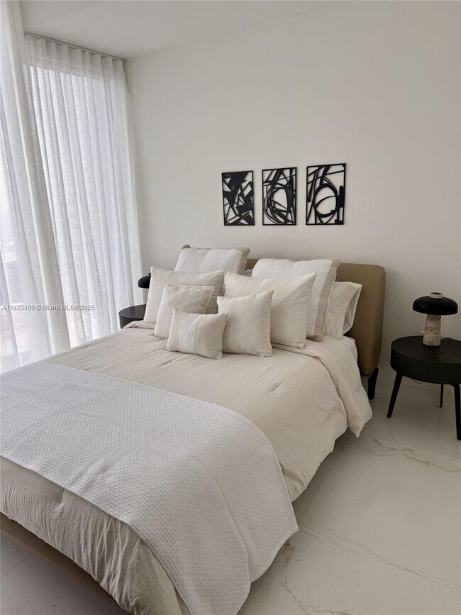 Foto del edificio - 300 Biscayne Boulevard Way