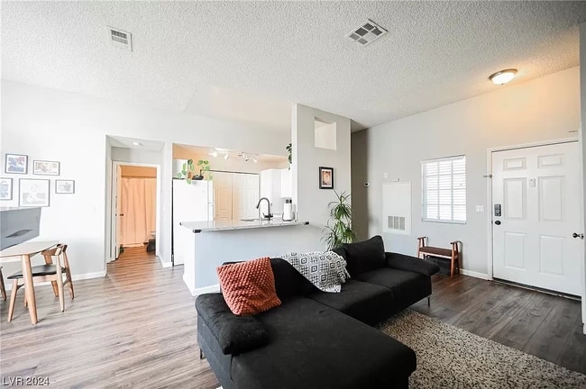Building Photo - 3150 Soft Breezes Dr