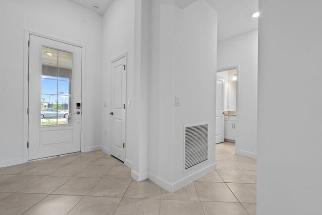 Building Photo - 13968 Hunter Oak Dr