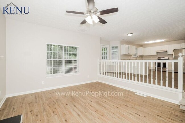 Foto del edificio - This home is available for NO CONTACT show...