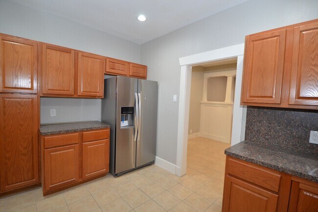 Foto del edificio - 7602 Blessing Ave