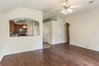 Building Photo - 1327 Maple Ace Dr