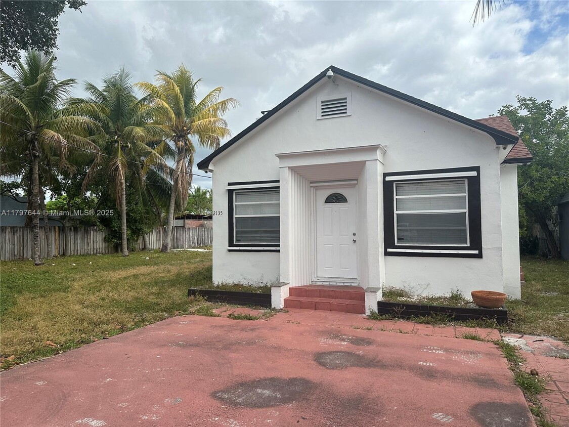 Foto principal - 2135 Lincoln St