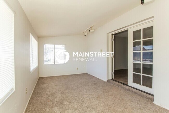 Building Photo - 3 Bedroom Pet-Friendly Home in Phoenix, AZ with Main Street Renewal
