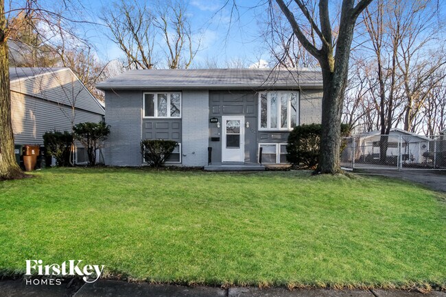 Building Photo - 349 E Maple Dr