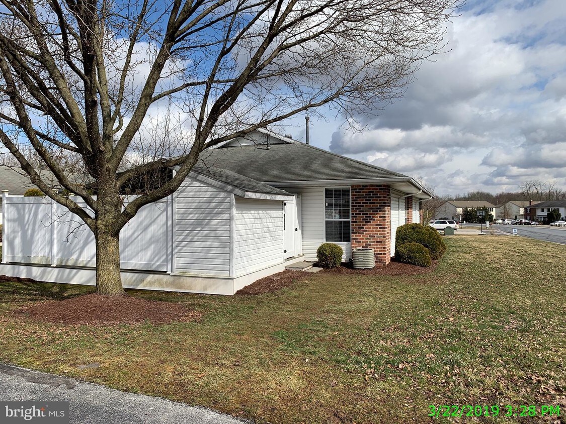 Primary Photo - 2739 Meadow Dr
