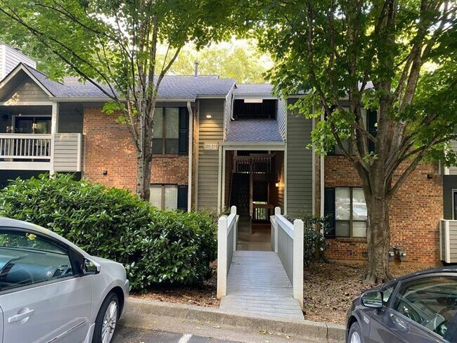 Foto del edificio - 423 Warm Springs Cir