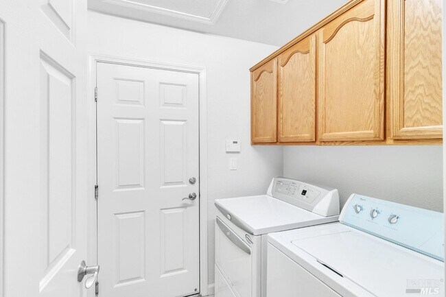 Foto del edificio - 807 Riverwood Ln