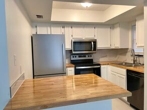 Building Photo - 2476 SE Garden Terrace