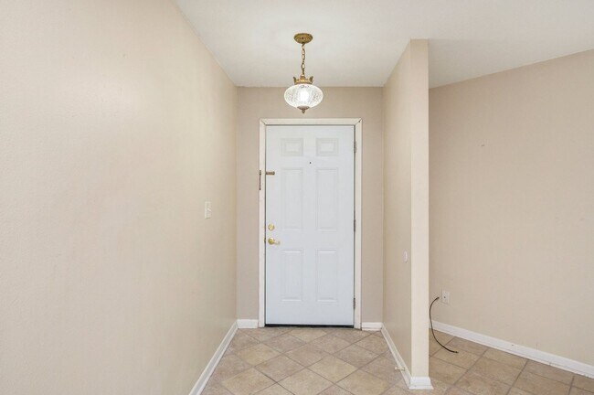 Building Photo - 2 Bedroom Townhouse in Ft. Walton Beach!