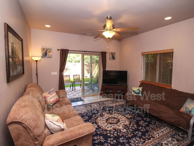 Foto del edificio - 2325 N East St