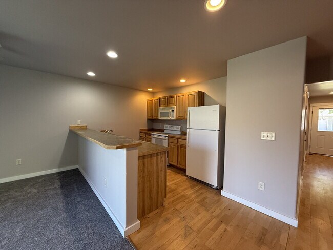 Foto del edificio - 3 Bed Townhome with awesome fenced yard!