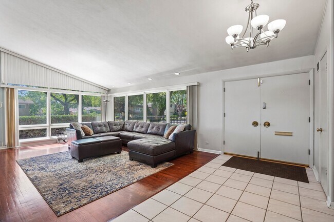 Building Photo - 4155 Suffield Ct