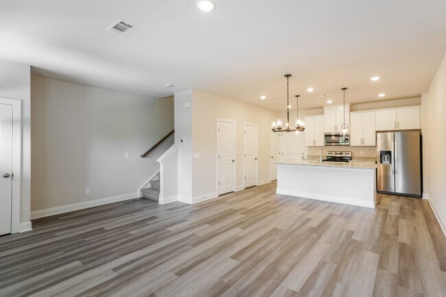 Dining Area - 204 River Rock Dr