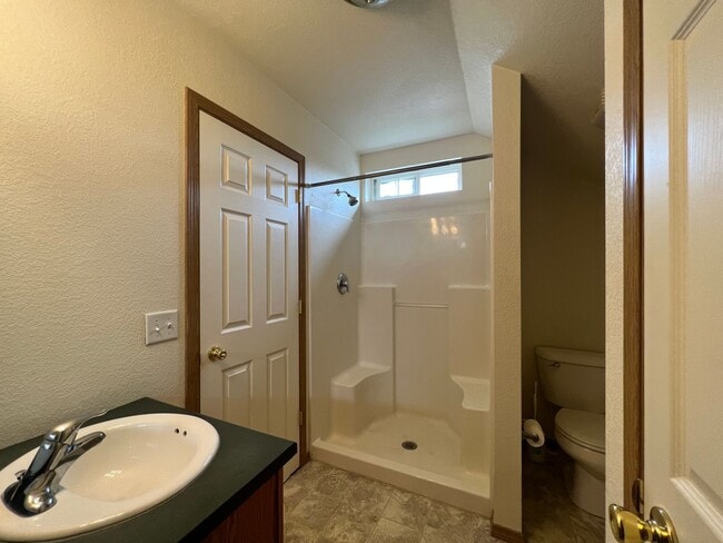 Foto del edificio - 2 Bed - 2 Bath - Off Street Parking