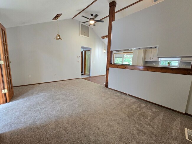 Foto del edificio - 3 Bedroom home in Mackinaw!