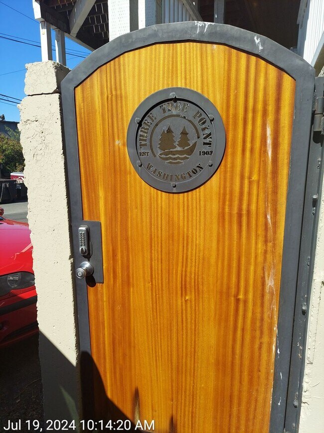 Foto del edificio - Three Tree Point home for rent - Must see ...