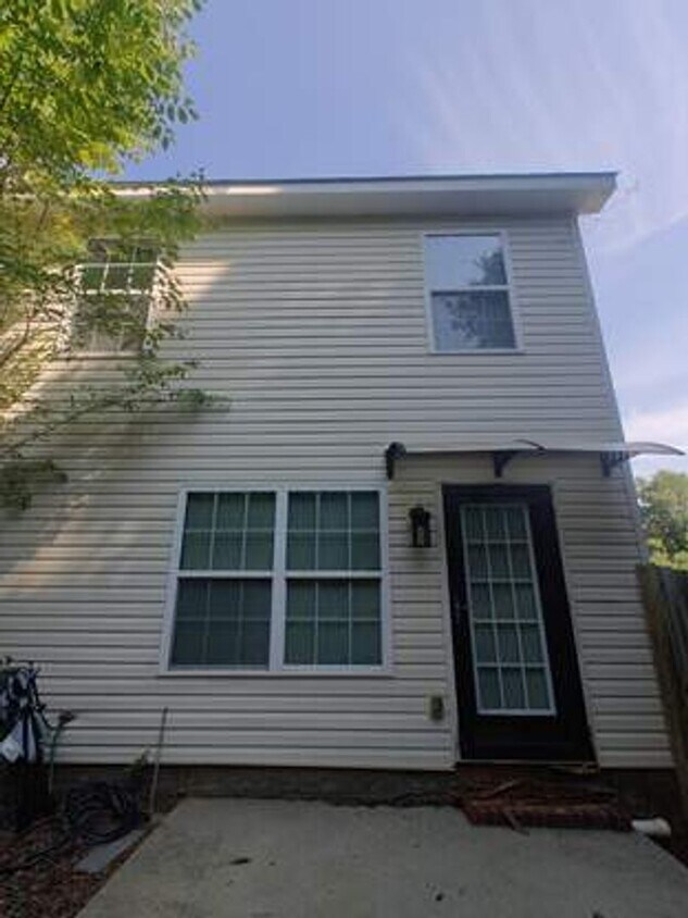 Foto del edificio - Beautiful 3-Bedroom, 2.5-Bath Townhome with Spacious Layout