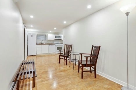 12'7" x 7'9" - 350 45th Av E