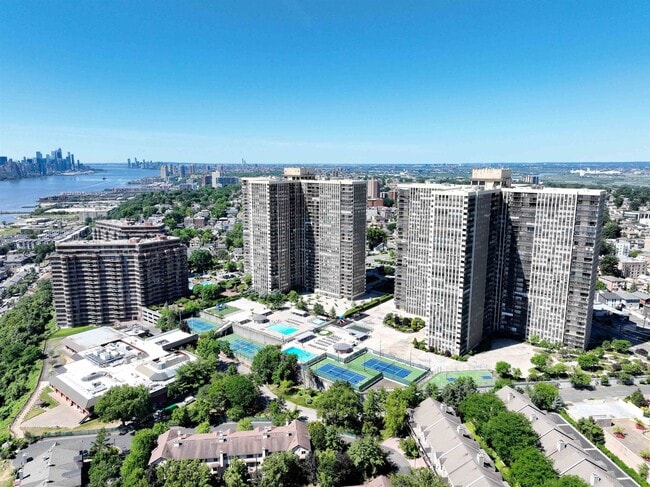 Foto del edificio - 300 Winston Dr