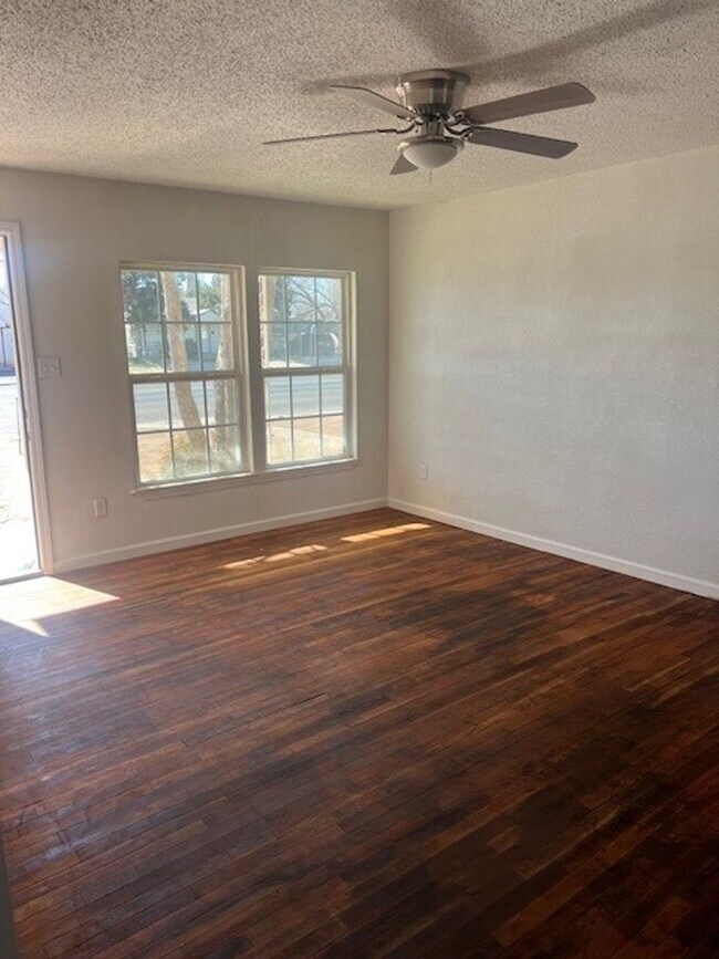 Foto del edificio - 409 Tahoka Rd