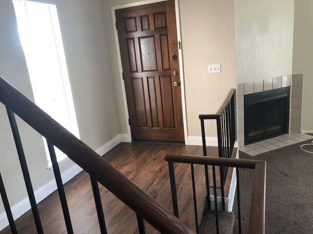 Entry - 2459 N 11th Ave