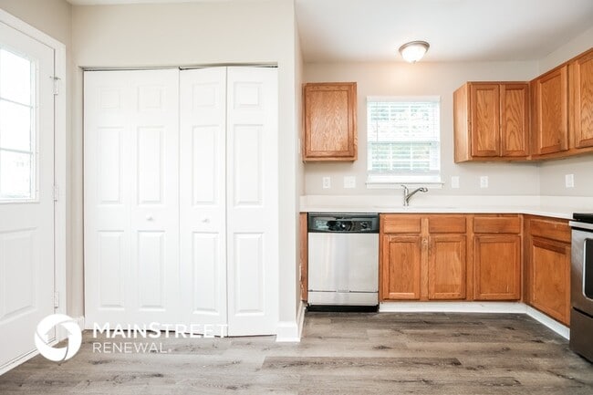 Building Photo - 906 Alpha Dr