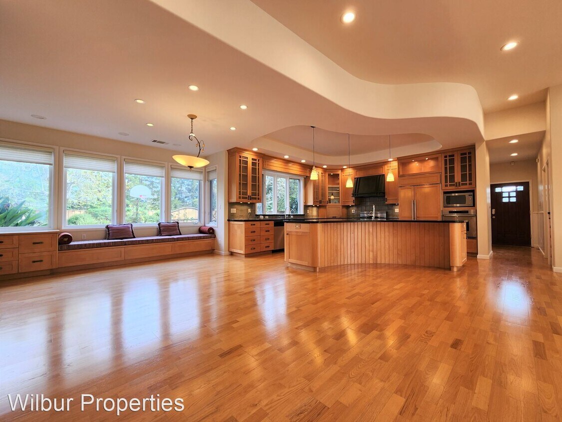 Foto principal - 6 br, 4 bath House - 139 Watkins Ave