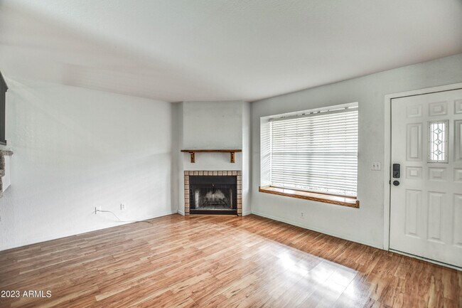 Building Photo - 4901 E Kelton Ln